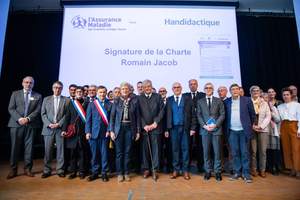 SUPPLÉMENT DU RÉPERTOIRE MÉTHODIQUE DÉTAILLÉ FONDS DIRECTION DE LA COMMUNICATION Reportage photographique sur la signature de la charte Romain Jacob (4 octobre 2022).